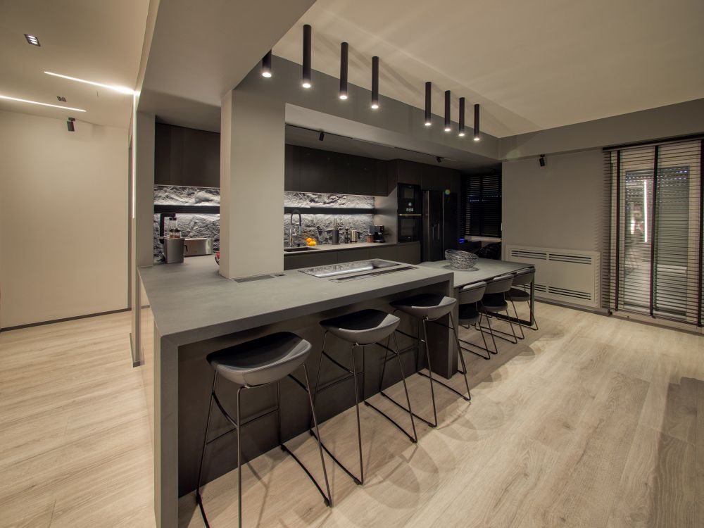 The kitchen island and the dining table have been combined into a large two-tier custom unit