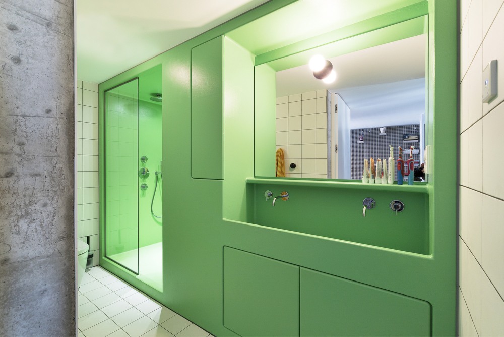 Splashing Colors For A Lively Atmosphere FABRICations bathroom